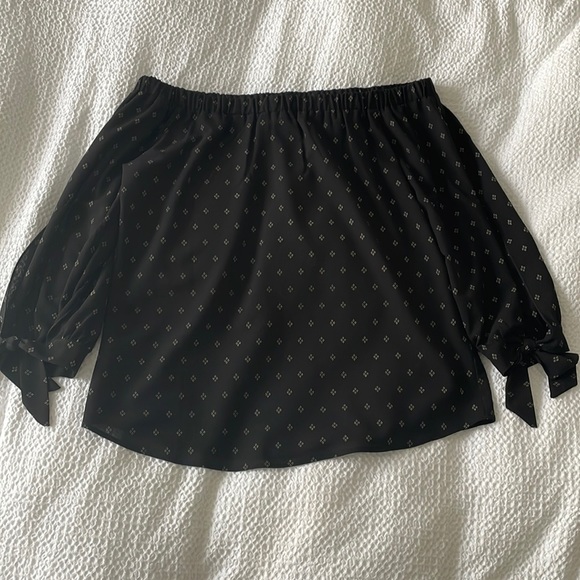 Veronica M Off the Shoulder Shirt (S) - Picture 1 of 7